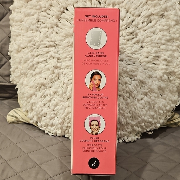 Danielle Creations Pink L.E.D. Mirror Set with Makeup Removing Cloths & Headband - Picture 3 of 6